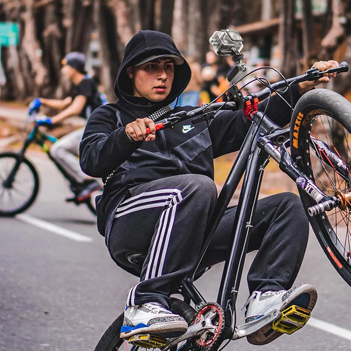 Suporte Garra de Metal Articulada com Trava Para Guidão