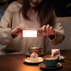 Power Bank + Luz Led RGB 2 em 1 Godox MA5R para Criadores de Conteúdo